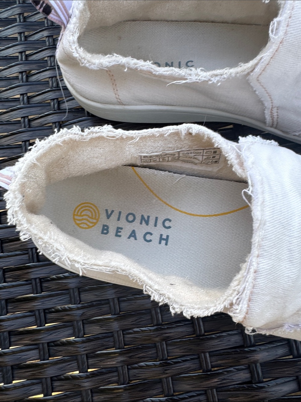 Vionic Beach Women's Slip-On Sneakers in Off-White Canvas
